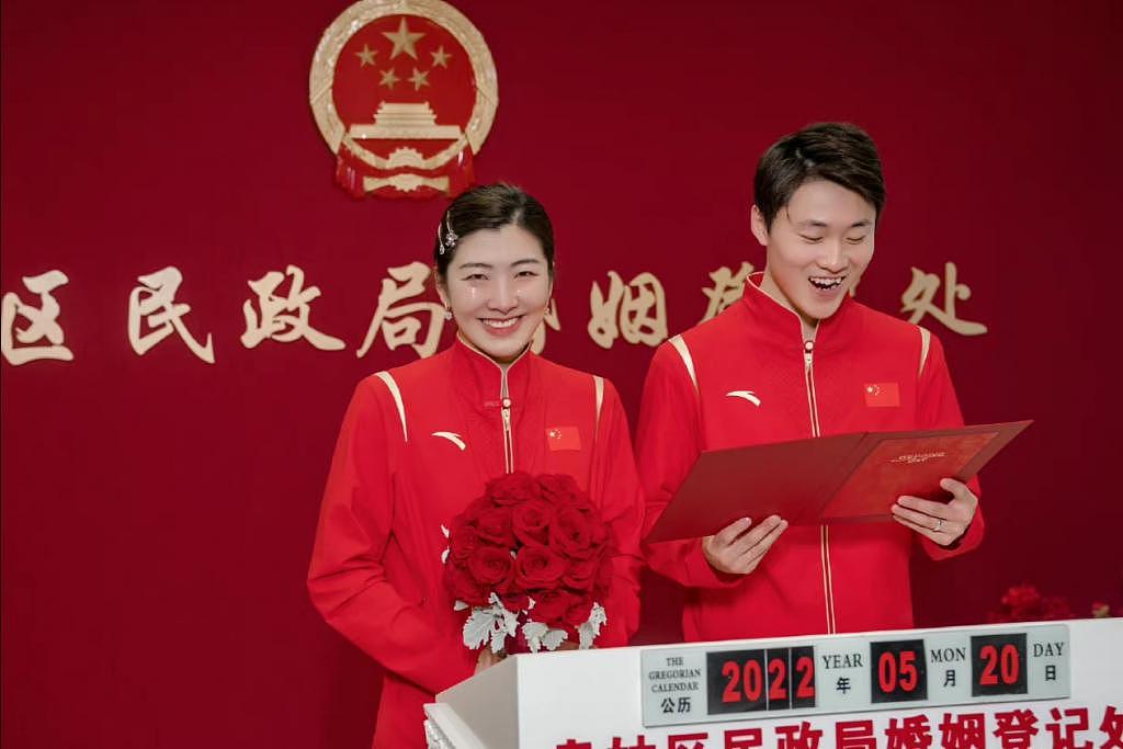 奥运冠军徐梦桃 520 官宣结婚，刚在浪姐上说漏嘴有男友，如今领证秀超大钻戒 - 4