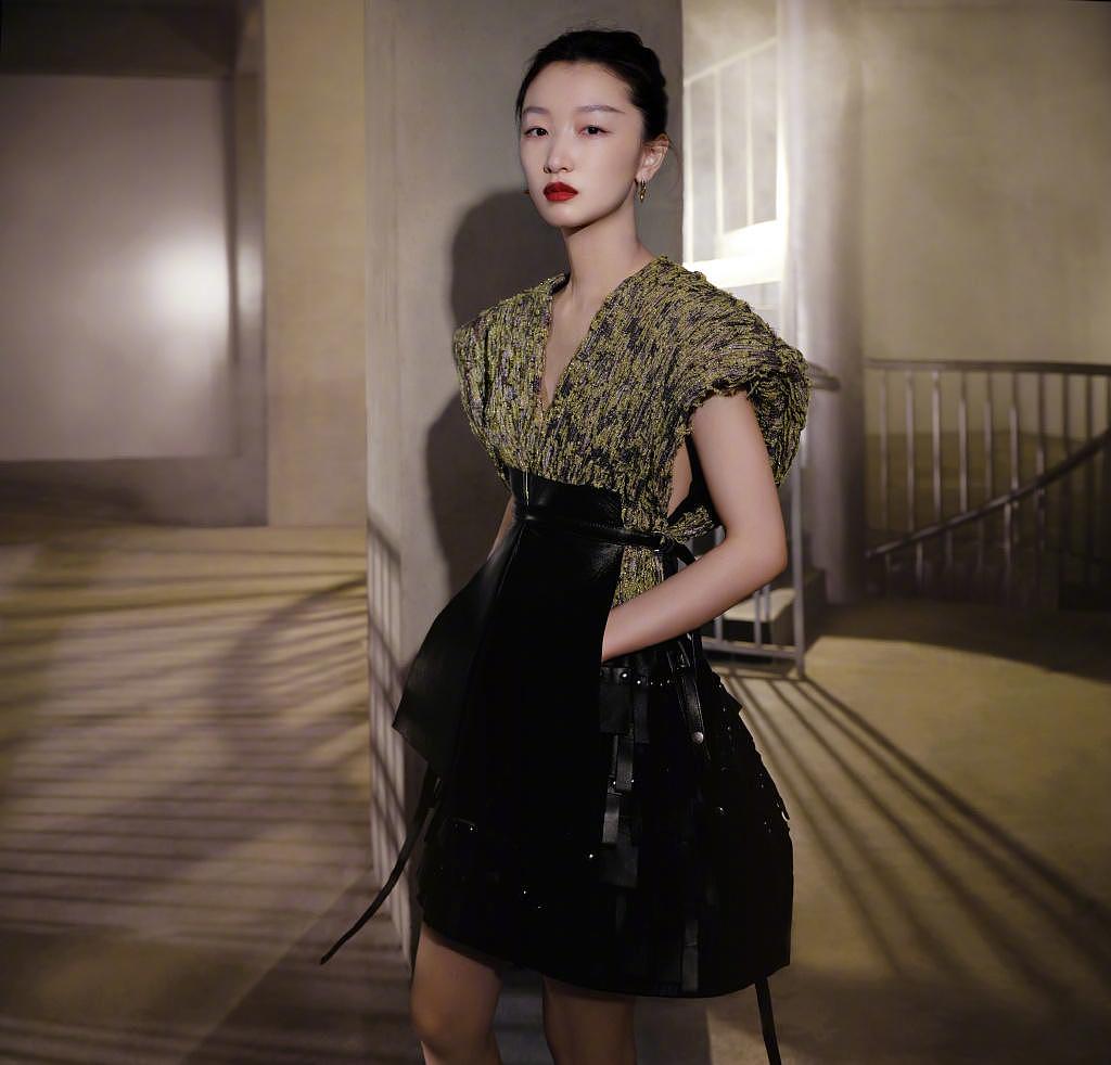参加巴黎时装周的 8 位中国明星：周杰伦显非主流，谷爱凌仿佛老了几岁 - 23
