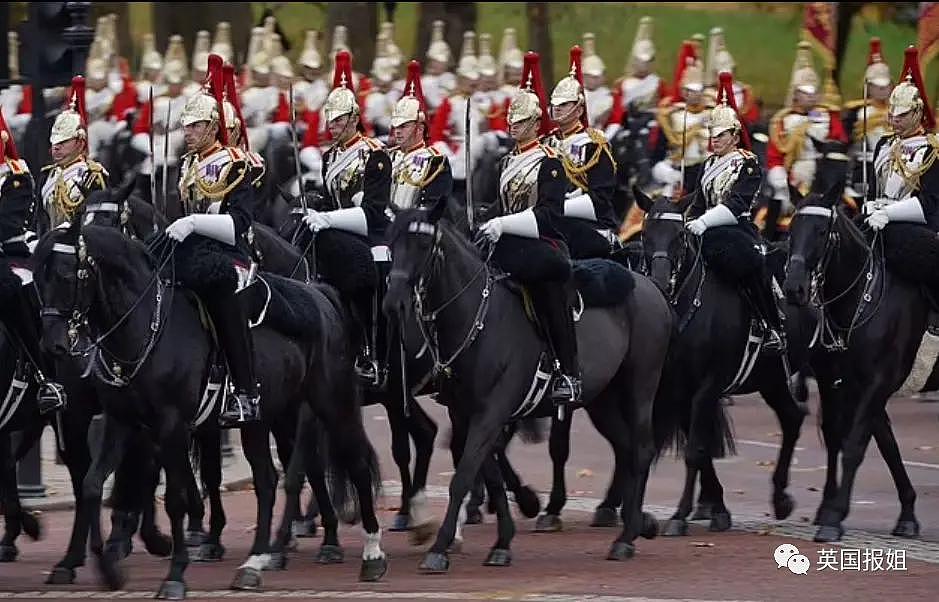 英王室为韩总统办奢华国宴！最抢镜的是凯特王妃的红衣美腿 - 19