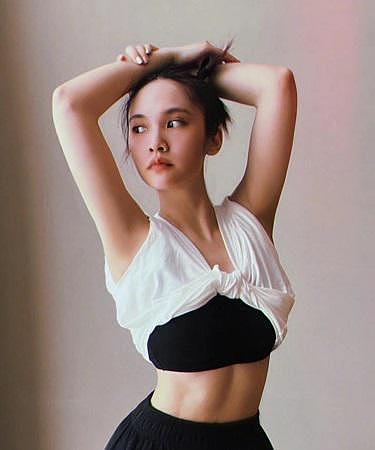 杨丞琳难逃刘畊宏女孩？素颜出镜小脸红扑扑 - 3