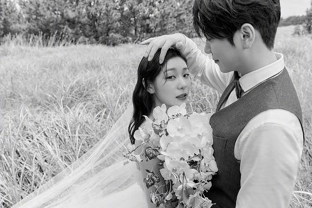 韩国前花滑运动员金妍儿婚纱照公开 与歌手高祐琳正式结婚 - 2