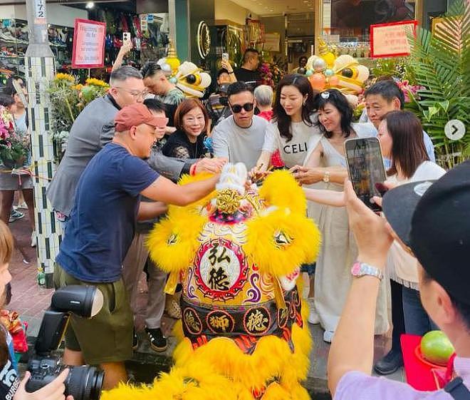 熊黛林陪郭可颂庆祝生日，夫妻低调打扮也难掩富贵之气 - 9