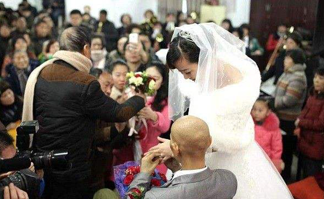 8年前，江苏单亲母亲执意嫁给40岁绝症男友，17天后男友离世 - 12