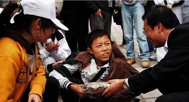 广州义丐：汶川地震后，18岁小乞丐捐款185元，如今创业成功逆袭 - 6
