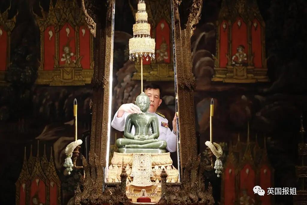 泰国 42 岁二王子流亡海外近 30 年后突然回国，想夺王位？ - 54