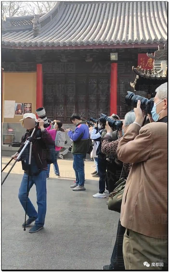 疯狂！南京灵谷寺英俊秀美法师引发围堵！手机相机无人机抢拍 - 57