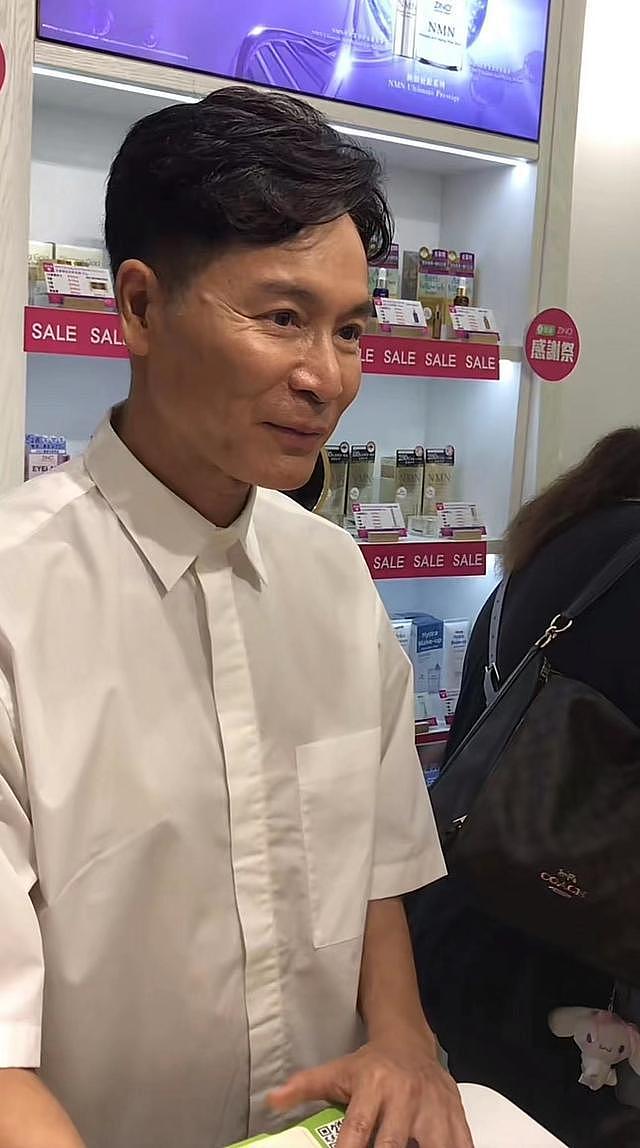 58 岁郭晋安变化大，面部僵硬被疑整容，开 17 家店卖保健品身家过亿 - 4