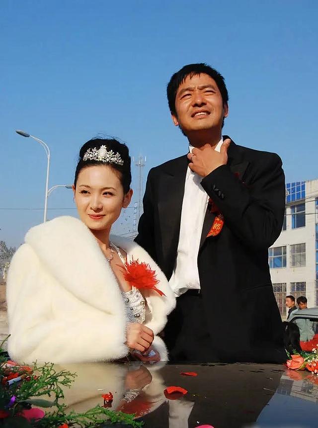 郭晓东庆结婚 14 周年，与程莉莎甜蜜热吻，成大暖男把老婆宠成公主 - 16