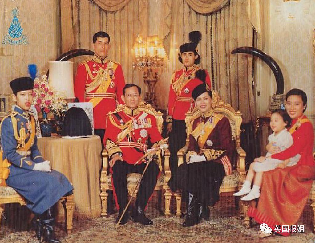 泰王室流亡二王子归国和泰王出席活动，王位钦定他了？！ - 68