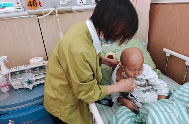 安徽6旬老人患上肺癌，得知7岁孙子得了白血病之后，他拔掉了针管 - 21