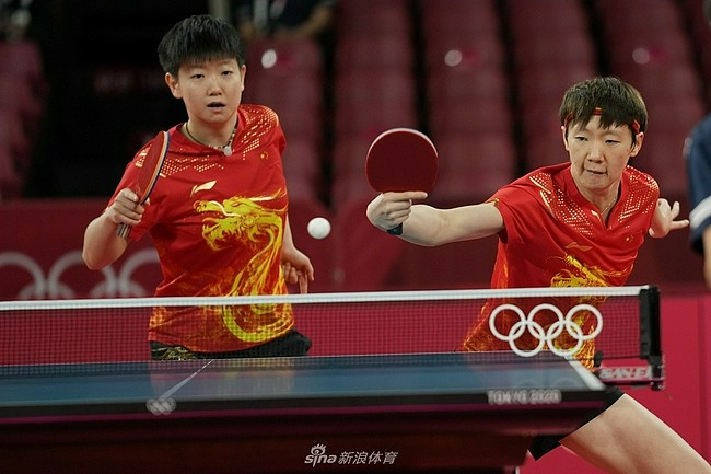乒乓球男女团体8强：中国男团对法国女团对新加坡 - 1