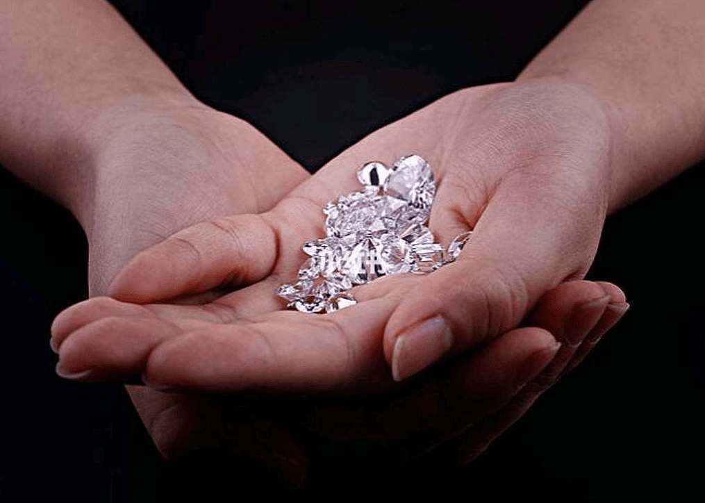 山东姑娘于1977年捡到特大钻石，足有158克拉，它是怎么形成的？ - 1