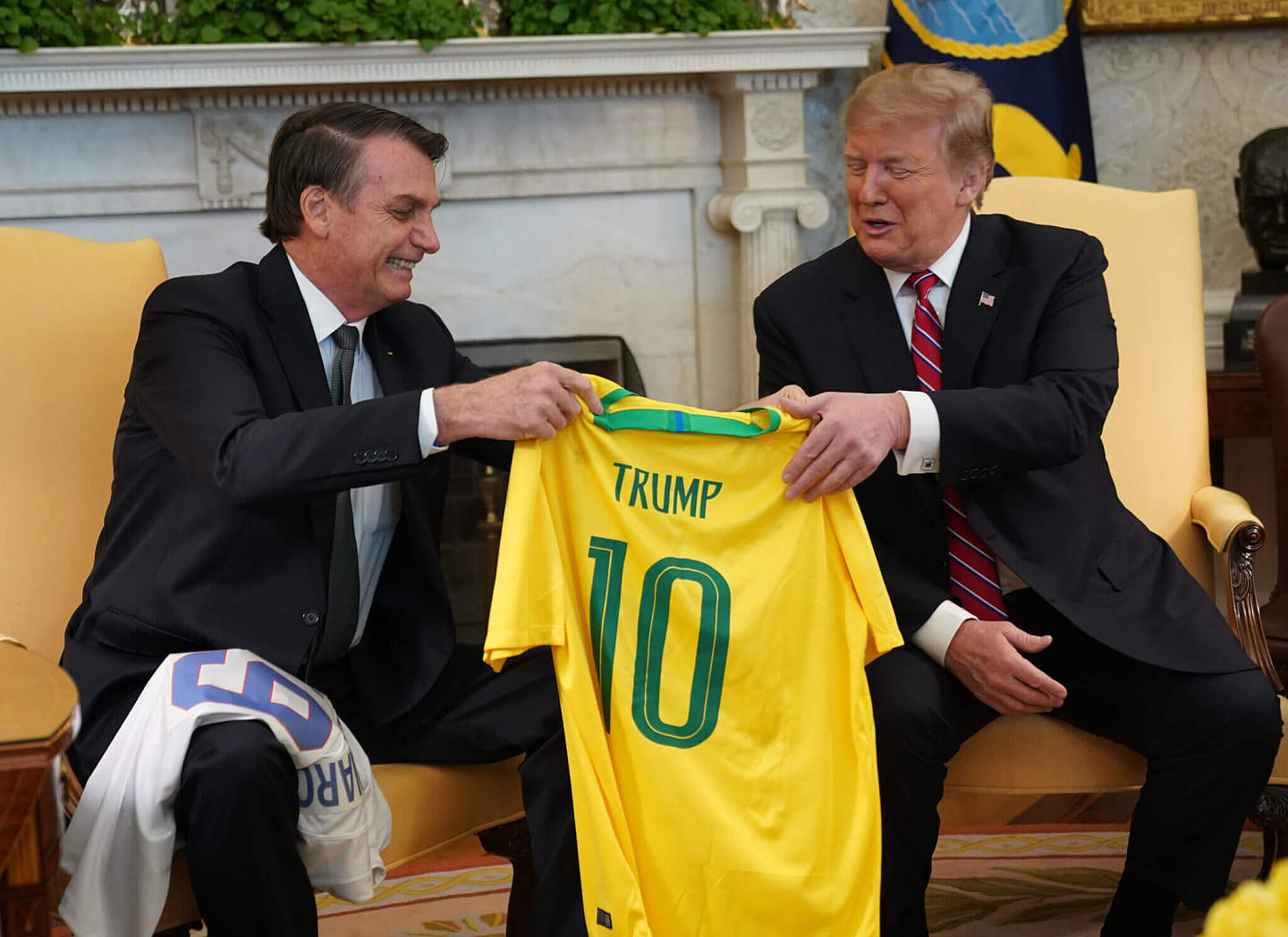 足坛圣物——巴西黄绿战袍，是怎样被右翼分子“绑架”的 - 2