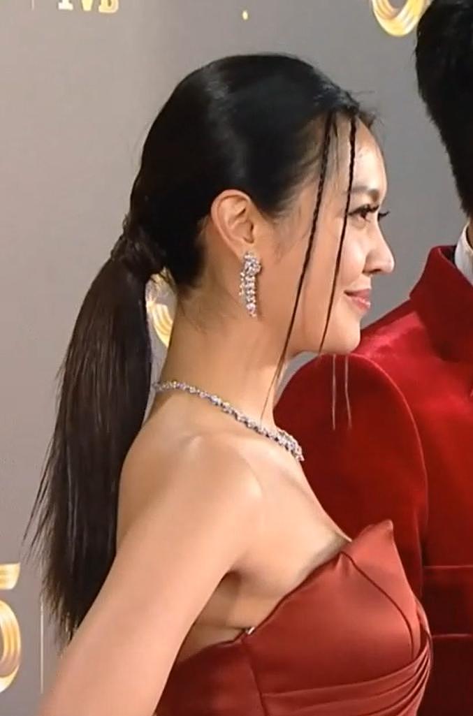 TVB 台庆红毯：女艺人一个比一个敢穿，视帝谭俊彦全场最土 - 33