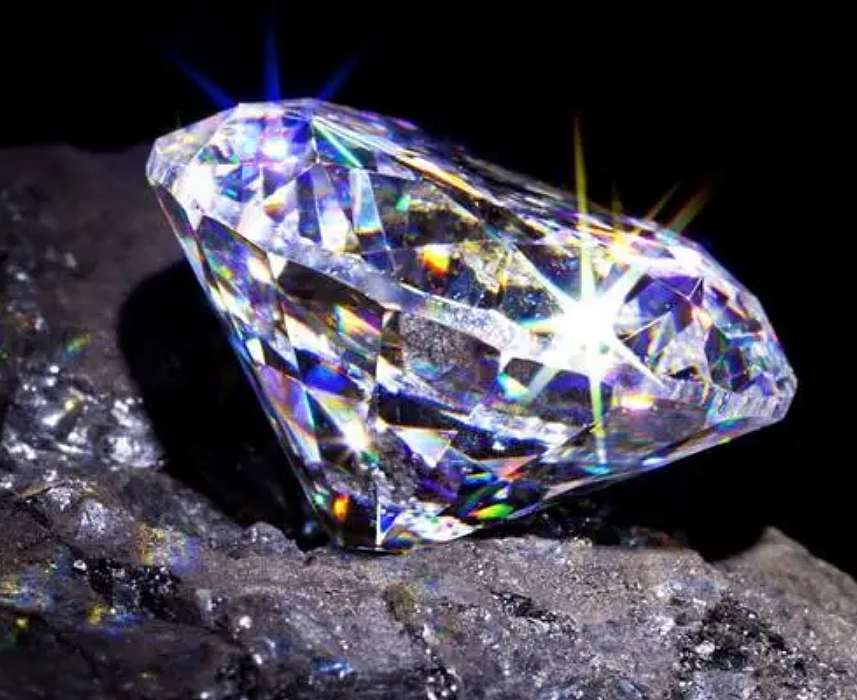 山东姑娘于1977年捡到特大钻石，足有158克拉，它是怎么形成的？ - 6