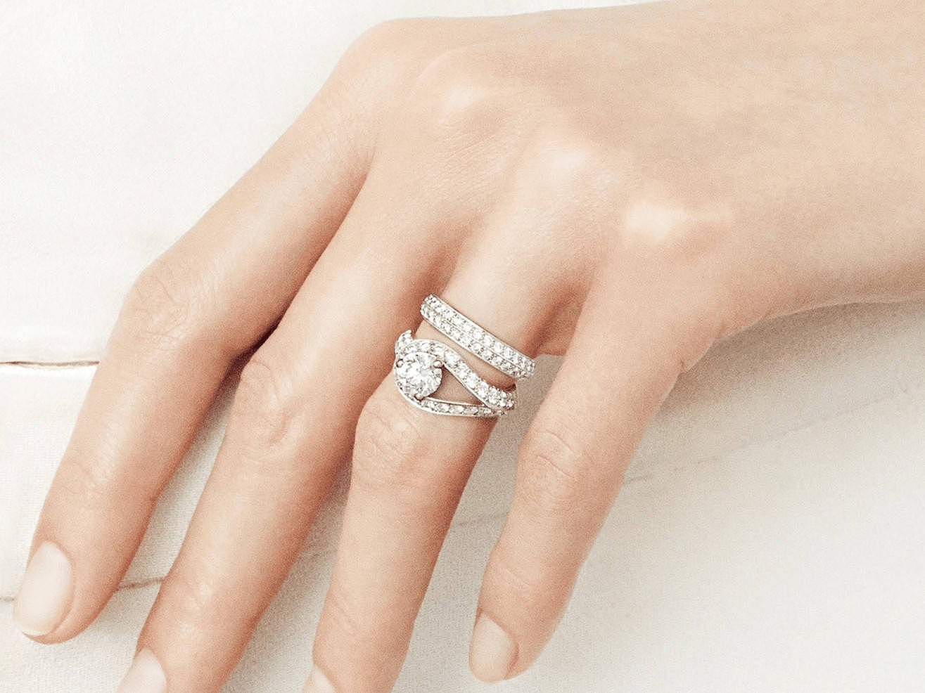 梵克雅宝Couture系列铂金戒指，30分婚戒推荐之选 - 1