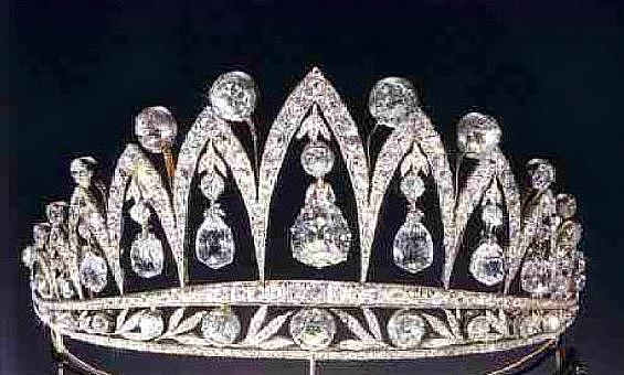世界各国闪闪发光的奢华王冠，只有这顶是最大颗无色钻石镶嵌 - 3