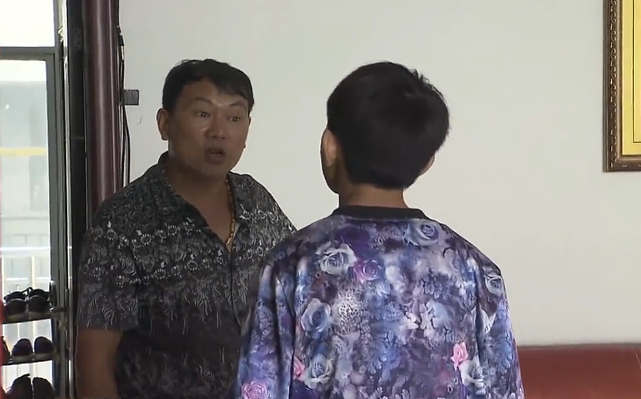 贵州巨婴：为了网费拖着凳子打父亲，14岁被丢大山改造又殴打同伴 - 10