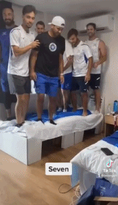 以色列9人干塌的纸板床 韩国运动员一个人就睡裂了 - 3