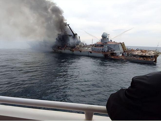 俄国防部：＂莫斯科＂号导弹巡洋舰上 1 人死亡 27 人失踪 - 1