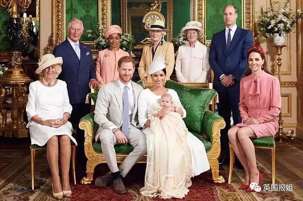 英王室迎圣诞，夏洛特公主坐 C 位！凯特穿“复仇裙”到场 - 39