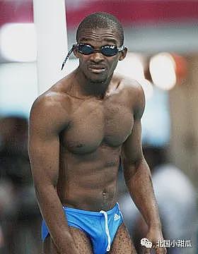 游泳选手竟只会狗刨! 非洲小伙差点淹死在奥运泳池 - 7