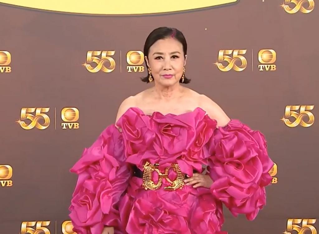TVB 台庆红毯：女艺人一个比一个敢穿，视帝谭俊彦全场最土 - 30