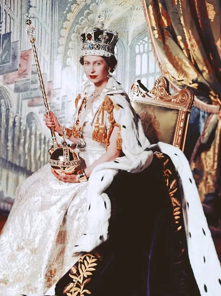 别人的19岁！英女王伊莉莎白二世登基70周年纪念LOGO由“00后”学生操刀！ - 6