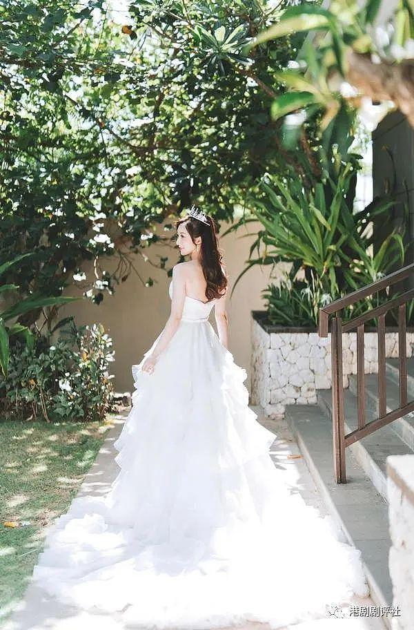 TVB 小花与圈外男友巴厘岛结婚 在婚礼现场落泪 - 4