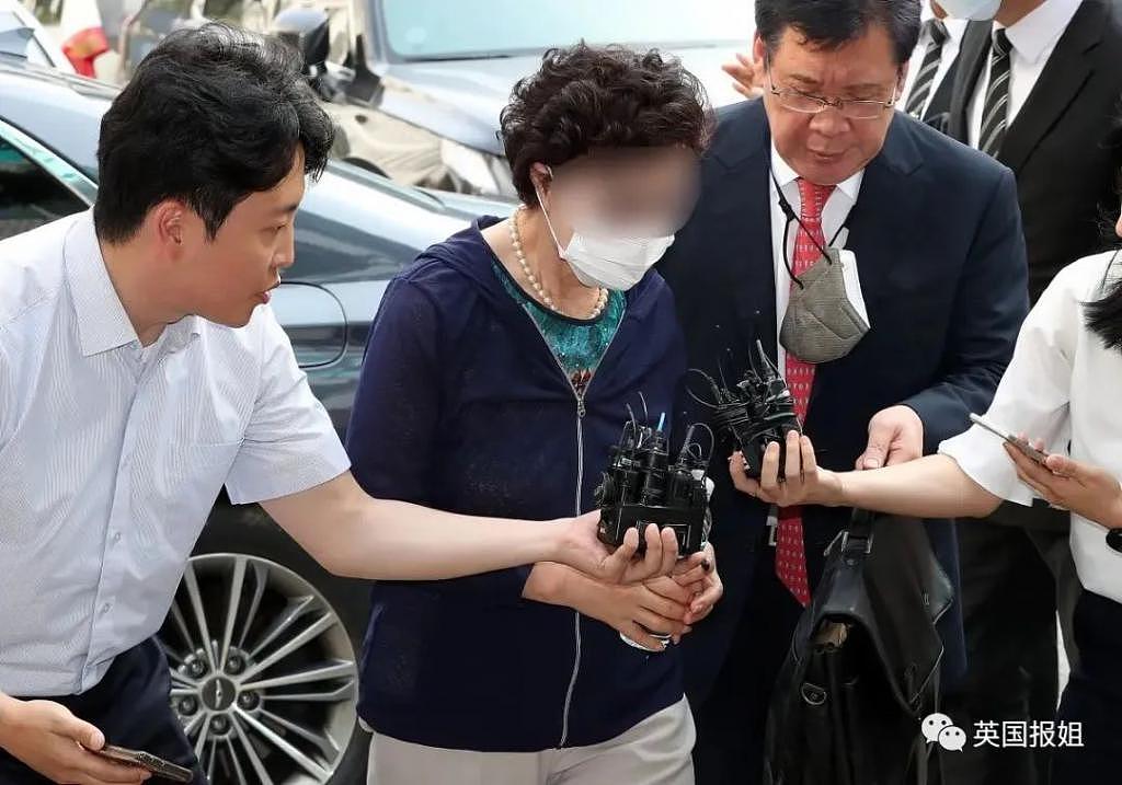 韩国总统岳母被逮捕，倒地威胁服毒自杀？夫人却在外国狂买… - 13