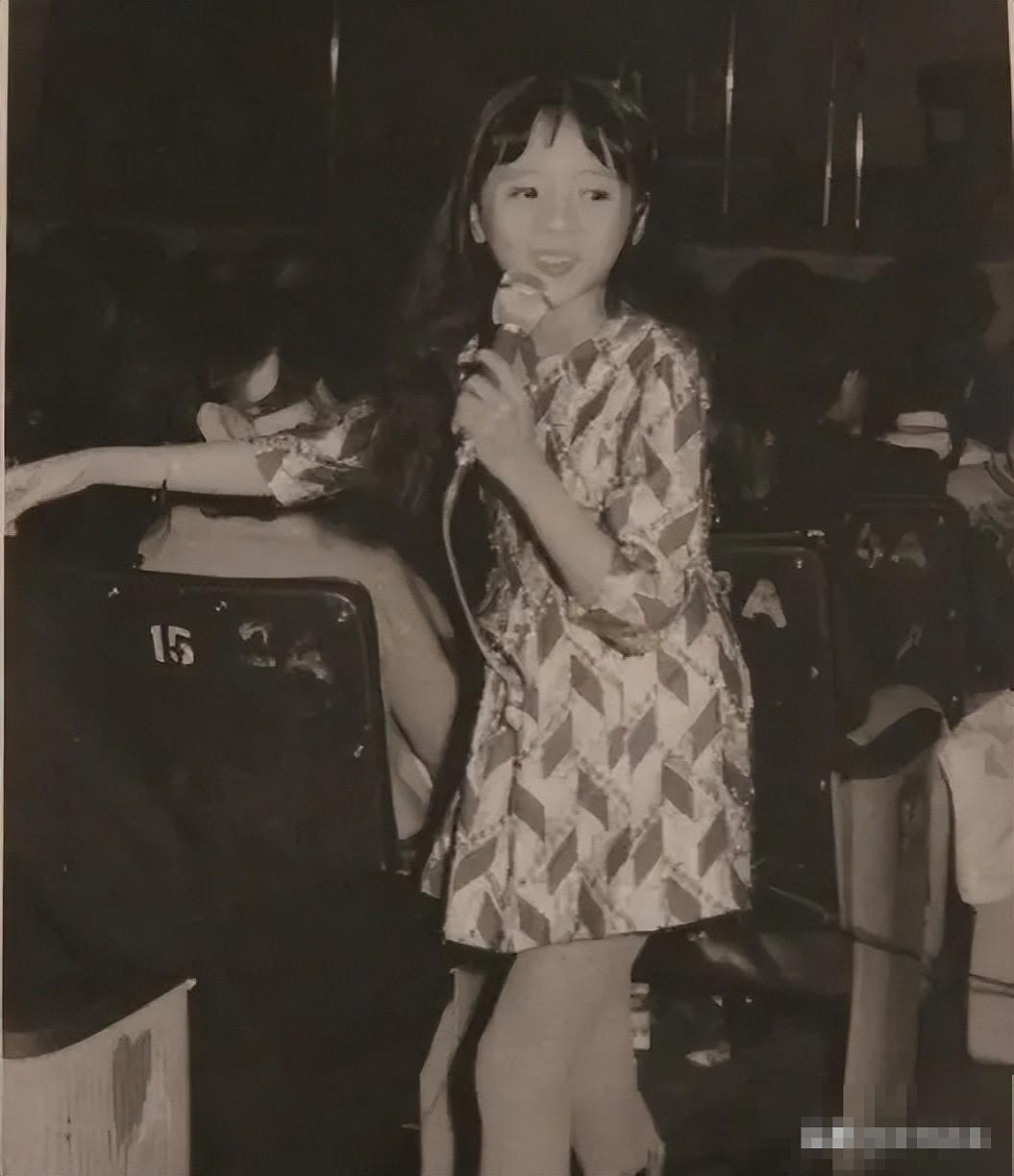 她是“香港的女儿”，曾和张国荣台上拥吻，离世后却被母亲压榨 - 9