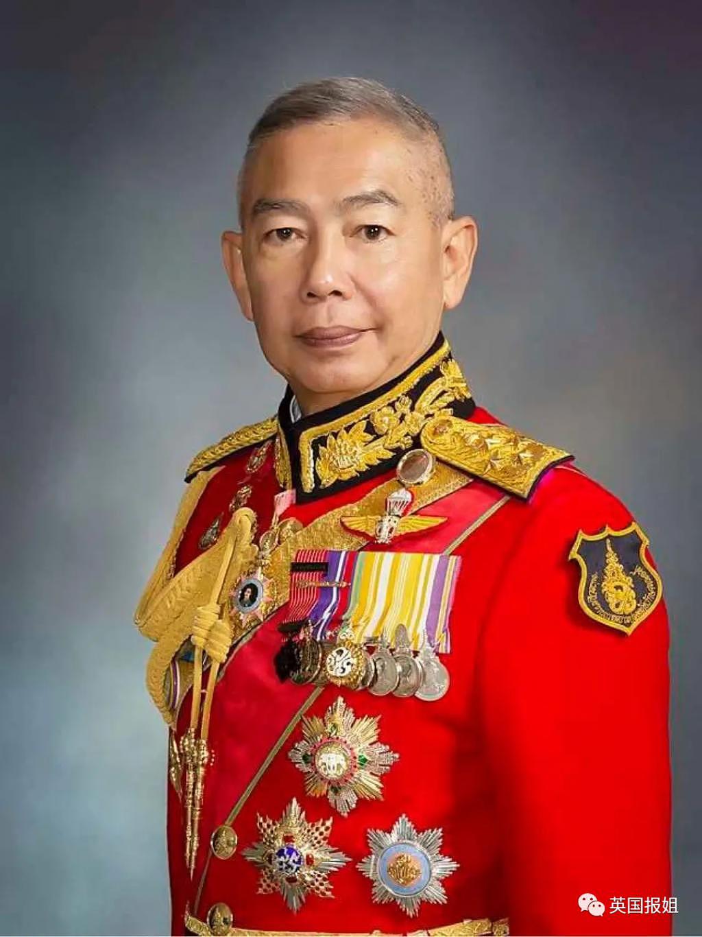 泰国 42 岁二王子流亡海外近 30 年后突然回国，想夺王位？ - 33