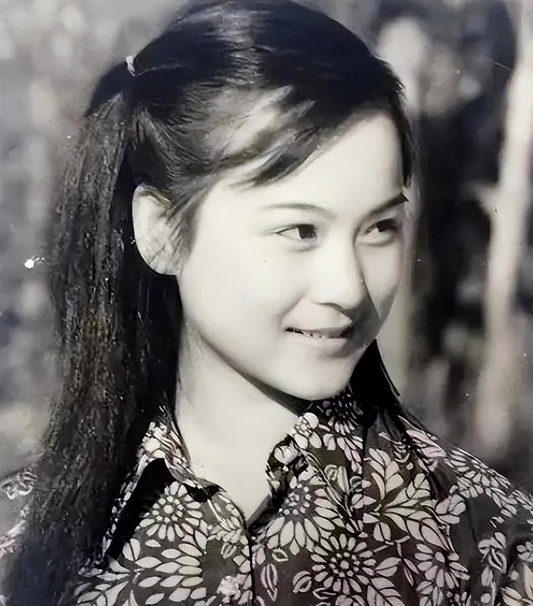她16岁一夜成名，是“天选王熙凤”，28岁却从13楼一跃而下 - 18
