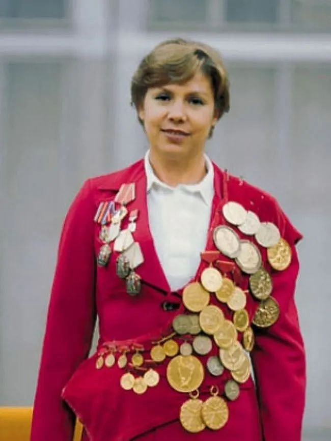 奥运史上仅逊菲鱼的苏联猛女：怀孕4个月偷偷上场，狂拿5金1银！