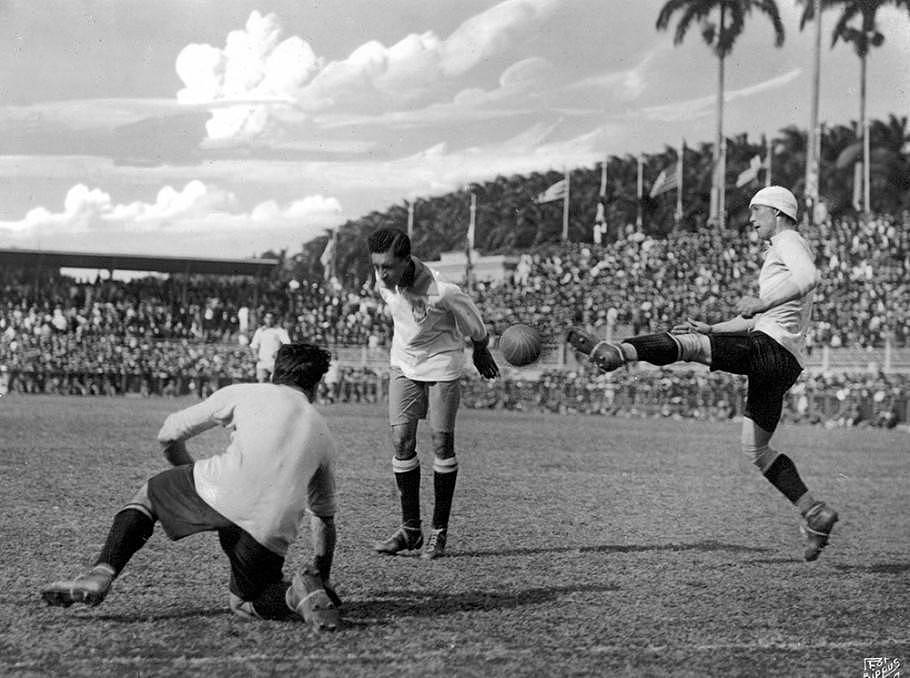 巴西足球史话：在需要抹白粉上场的年代，他成为了那颗黑珍珠 - 10
