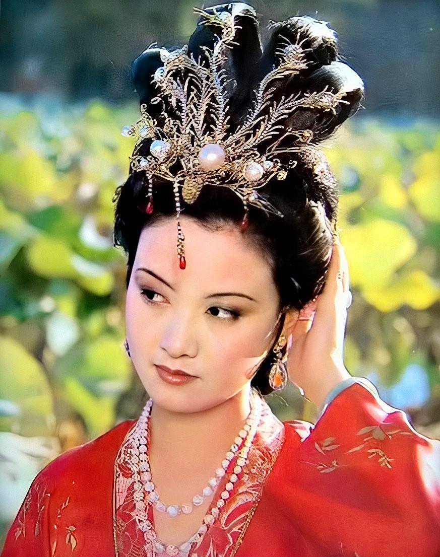 古装美女的额间风情：唐嫣的紫萱令人惊艳，但最出彩还是王熙凤 - 6