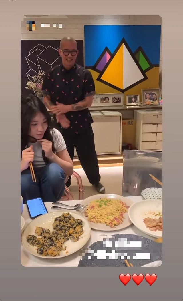 大 S 姐姐晒家庭聚会视频 具俊晔做饭面对夸赞害羞 - 2