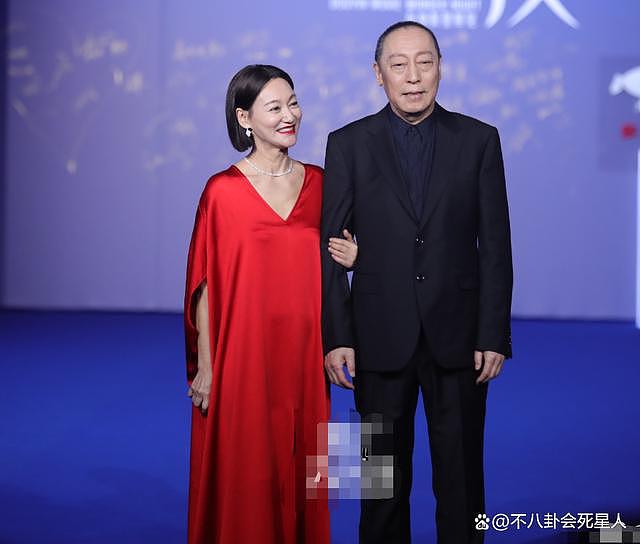 上海红毯：陈冲优雅，张子枫秀美背，惠英红与绯闻对象同框 - 8