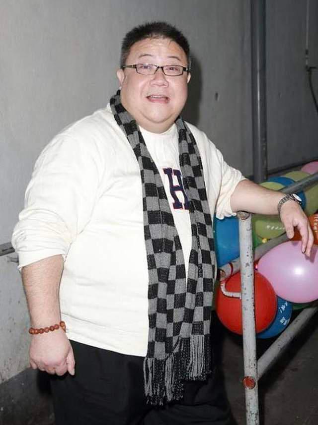 年轻时风华正茂，年老因肥胖疾病缠身，香港男星太唏嘘 - 60