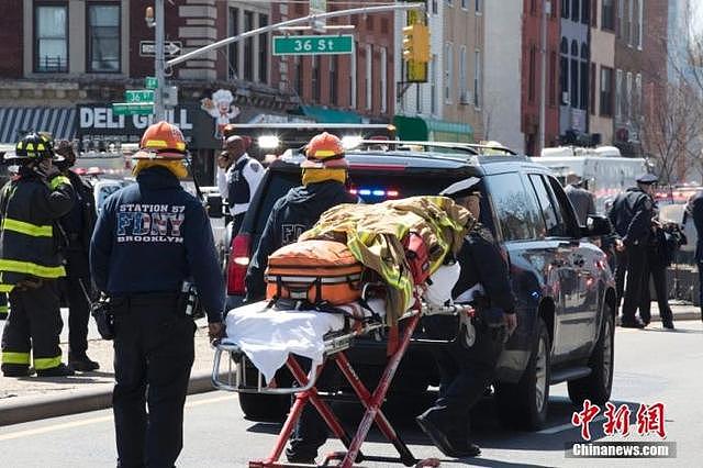 纽约市长：纽约地铁枪击案嫌犯已被捕 - 2