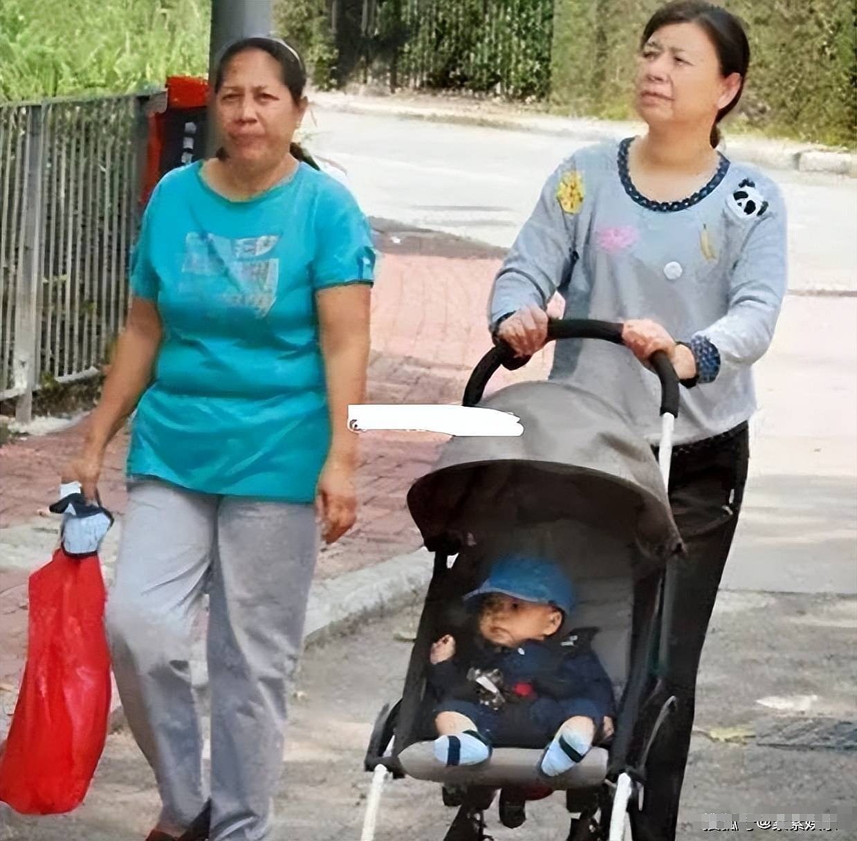 郭晶晶67岁的母亲令人敬佩，近些年衰老明显，她对女儿的帮助很大 - 10