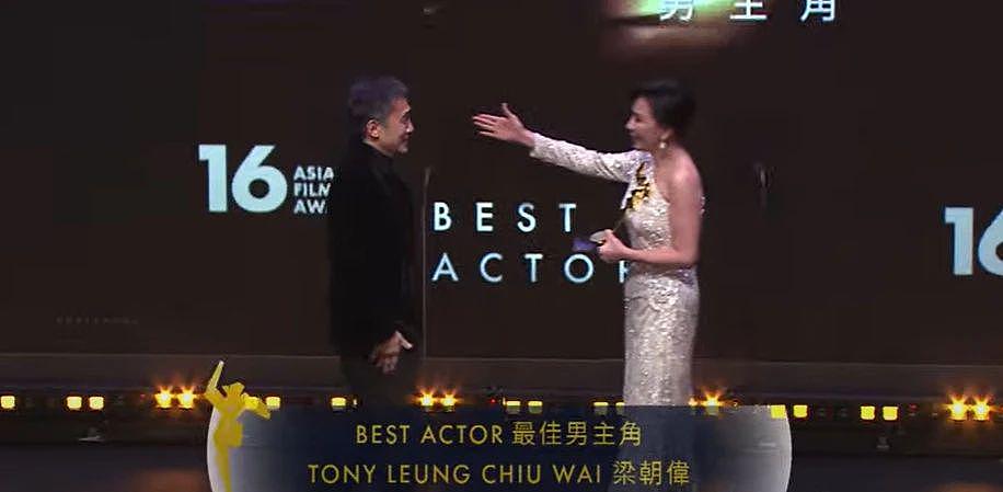 亚洲电影大奖红毯：洪金宝满头白发，香港 90 后男演员撞脸朱一龙 - 3