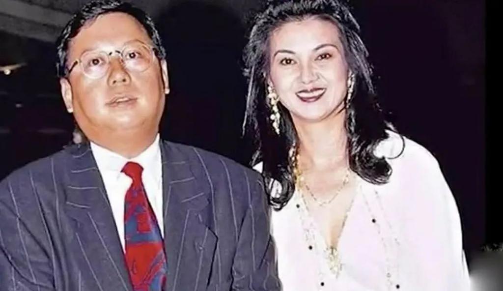 她的丈夫，和王祖贤同居了 - 7
