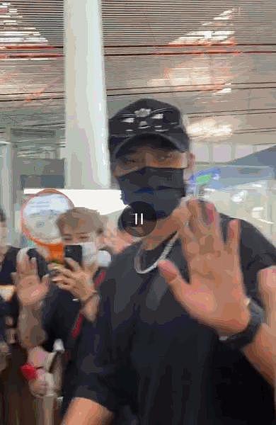 罗志祥现身北京机场疑似复出 曾透露正在录制综艺 - 3