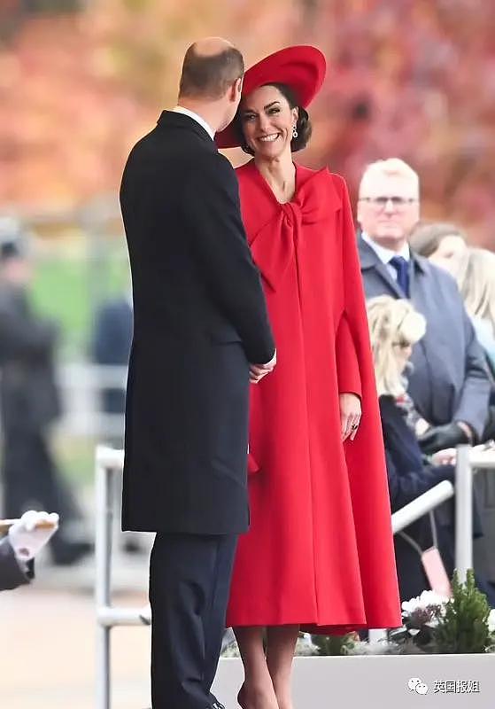英王室为韩总统办奢华国宴！最抢镜的是凯特王妃的红衣美腿 - 8