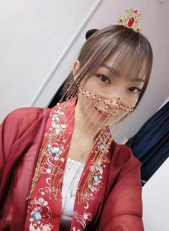 26 岁华裔歌手许佳玲惨遭杀害，男粉丝求爱失败连捅 8 刀 - 7