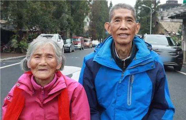 江西24岁小伙和85岁老人拍婚纱照，店员很纳闷，背后故事令人泪目 - 6