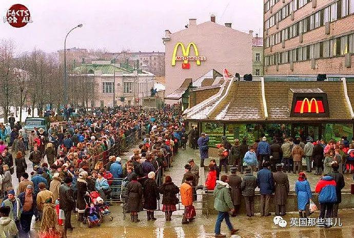 俄罗斯麦当劳关门，他们开始疯狂囤汉堡，塞满整个冰箱， 连代购都出现了… - 10