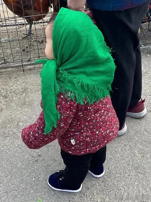 大花袄子绿头巾，时尚