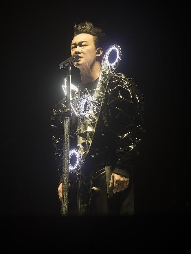 49 岁陈奕迅拒绝说国语后续！暂停澳门三场演唱会，称病不出忙道歉 - 8